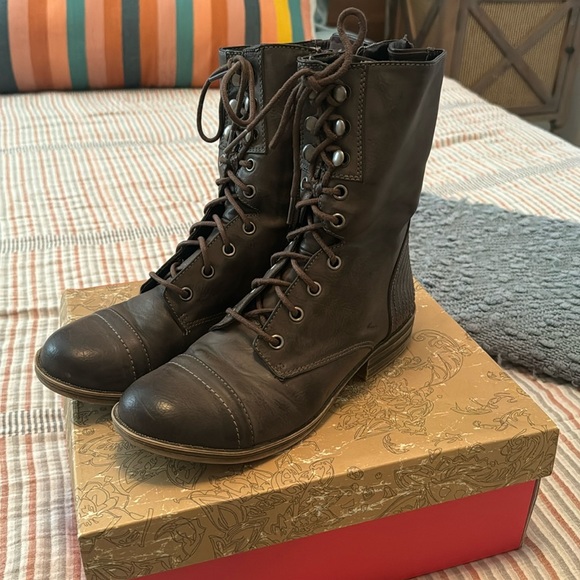 American Rag HiTop Taupe Leather Lace Up Boots - Picture 1 of 4